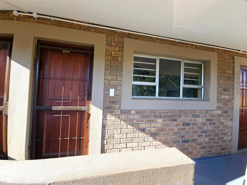 To Let 1 Bedroom Property for Rent in Oakglen Western Cape